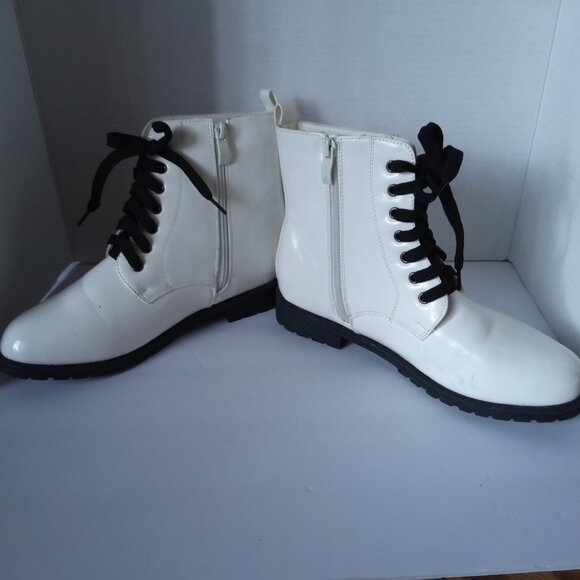 WHITE PATENT LEATHER TIE UP COMBAT BOOTS - Picture 4 of 6
